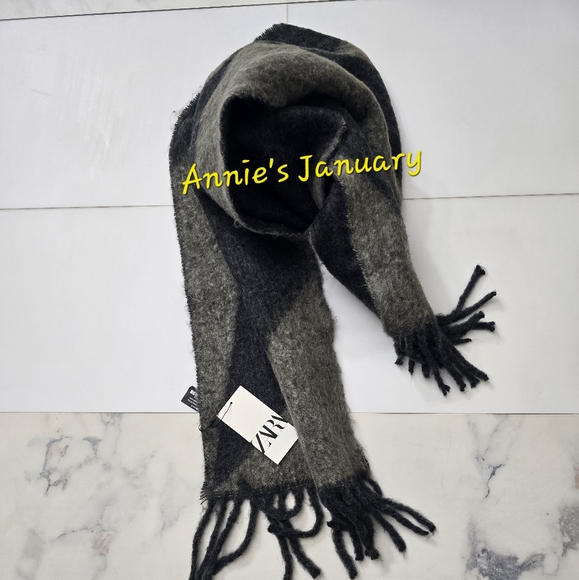 ZARA Women's Jacquard Wool Scarf(Gray, Size:M) - Picture 9 of 9